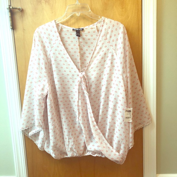 Charlotte Russe Tops - NWT‼️Plus Size Sheer Flowy Top